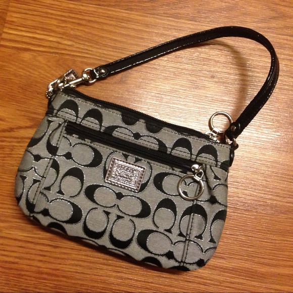 🚫SOLD🚫COACH Signature Wristlet AUTHENTIC