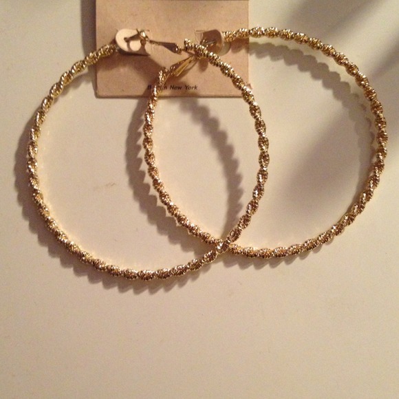 ❌SOLD❌ Gold Hoop Earrings!