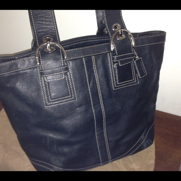 Authentic Coach handbag - Picture 2 of 4