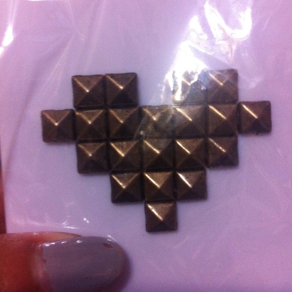 ❌SOLD❌Heart Studded IPhone 4/4s Case - Picture 2 of 2