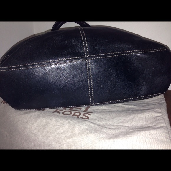 MK  large handbag blk 🎉🎉🎉🎉REDUCED🎉🎉🎉 - Picture 3 of 3