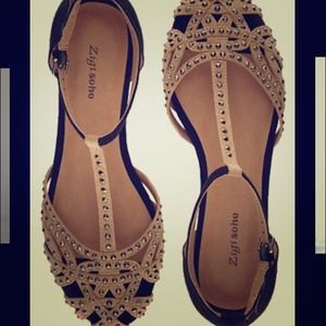 Looking for these shoes DESPERATELY!!! In 6.5 or 7