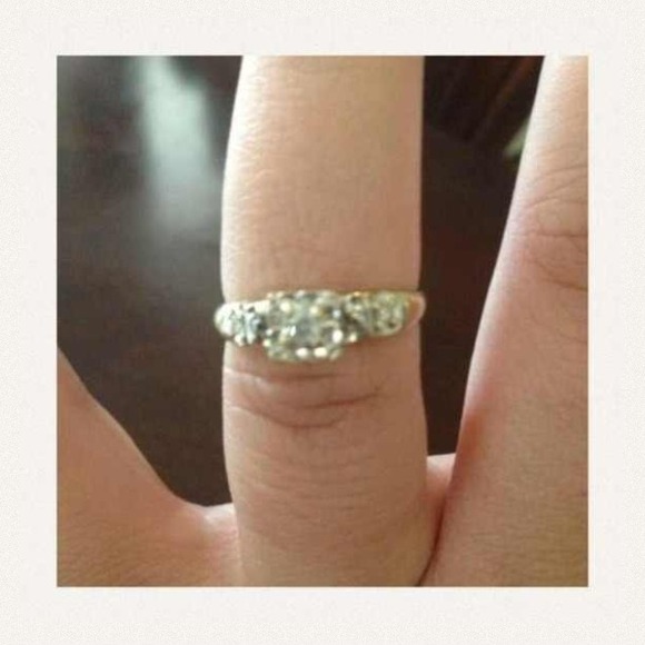 10k yellow gold diamond engagement ring