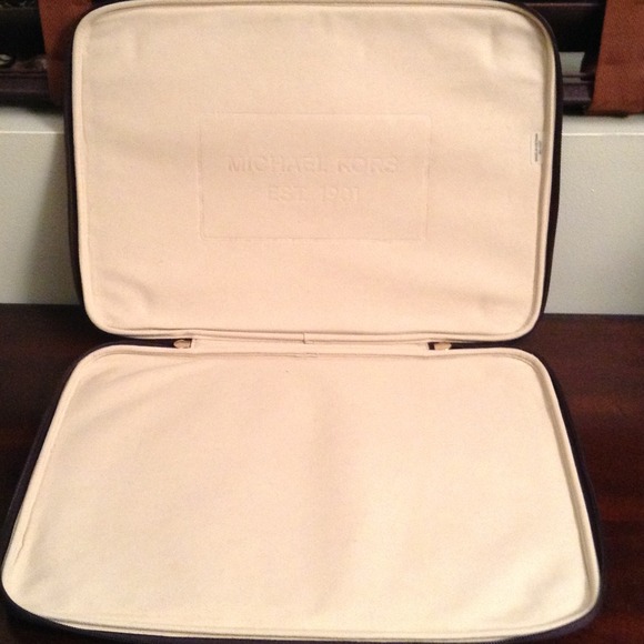 100% Authentic Like New Michael Kors Laptop Case - Picture 4 of 4