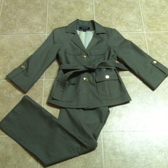 ✨SOLD✨SIGNATURE by LARRY LEVINE olive green pants
