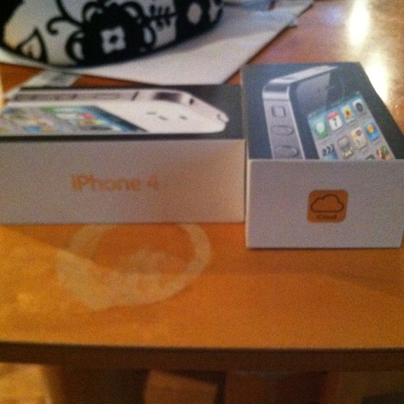 iPhone 4 boxes - Picture 2 of 3