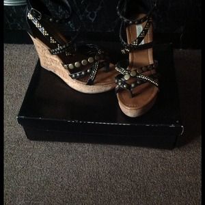 These lovely Steve Madden 4" wedge