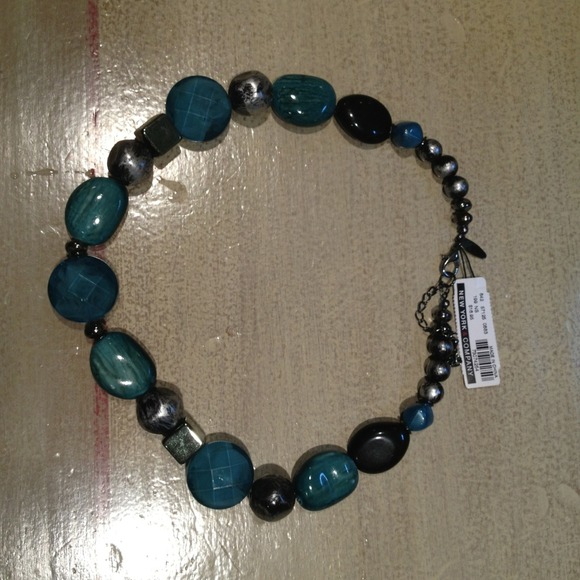 💋SOLD 💋New York & Co blue necklace NWT