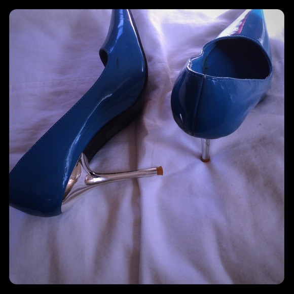 Turquoise with silver heels! Size 7.