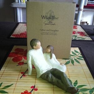 Father and daughter figuire