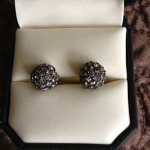 Black diamond stud fashion earrings