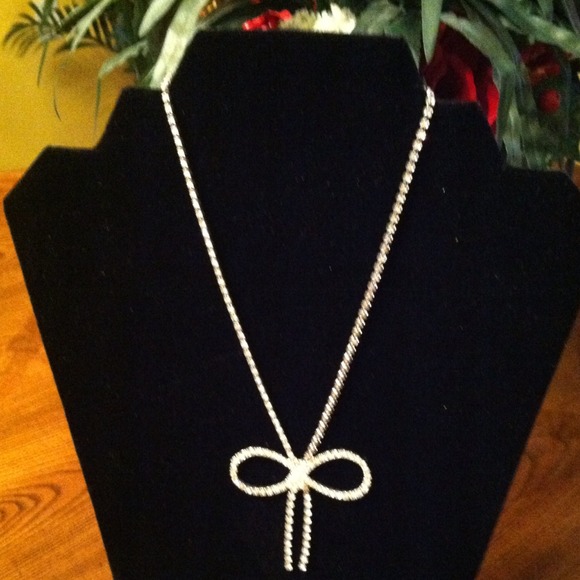 Brand new bow necklace