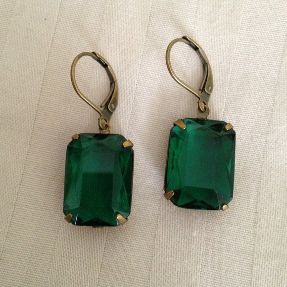 Beautiful emerald fashion earrings.