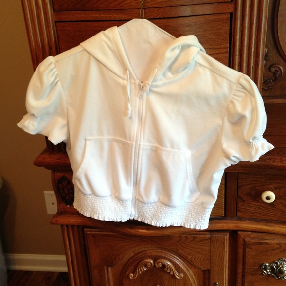 Cute white cropped jacket with hood