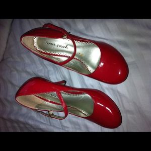 Red patent leather shoes