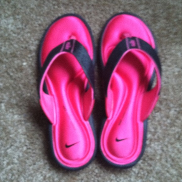 Women's Nike comfort footbed sandals