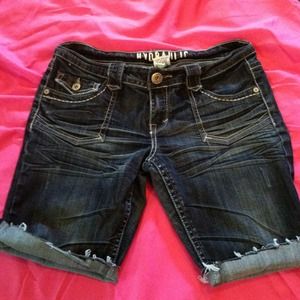 Hydraulic Bermuda shorts