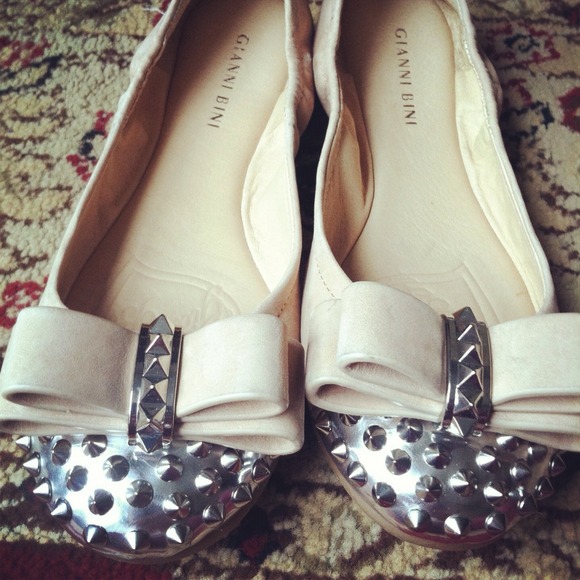 🚫 ON HOLD 🚫Gianna Bini studded bow flats