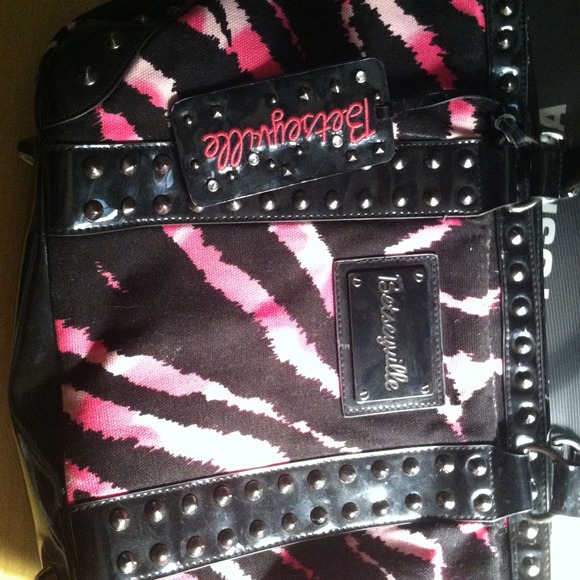 Gorgeous!! - Picture 3 of 4