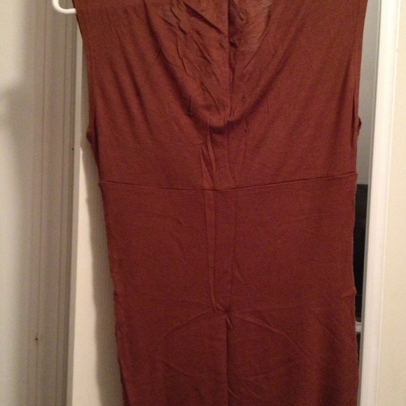 Brown low cut top - Picture 2 of 2