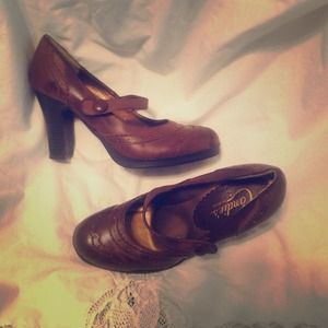 Size 7 shoe/bracelet bundle