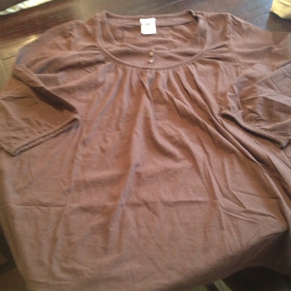 Sold in bundle***Brown top