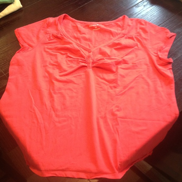 Sold in bundle***Bright top