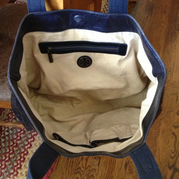 🍭SOLD🍭 Tory Burch navy metallic tote bag - Picture 3 of 3