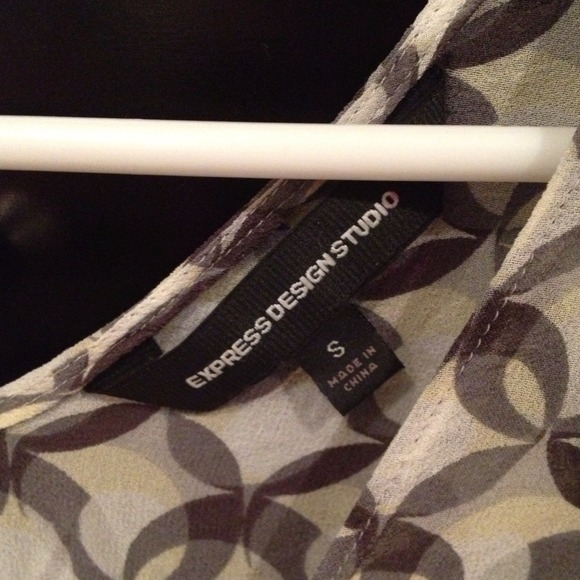 Cute patterned top - Picture 2 of 2