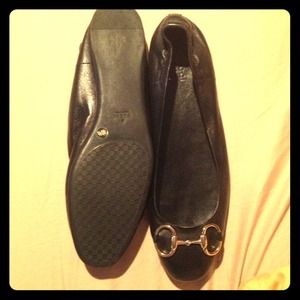 Black Gucci flats. Size 40.5/10.5. Never worn