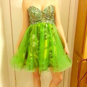 Short bright green prom/ homecoming dress size 2/3