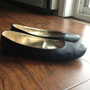 Black ballerina flats