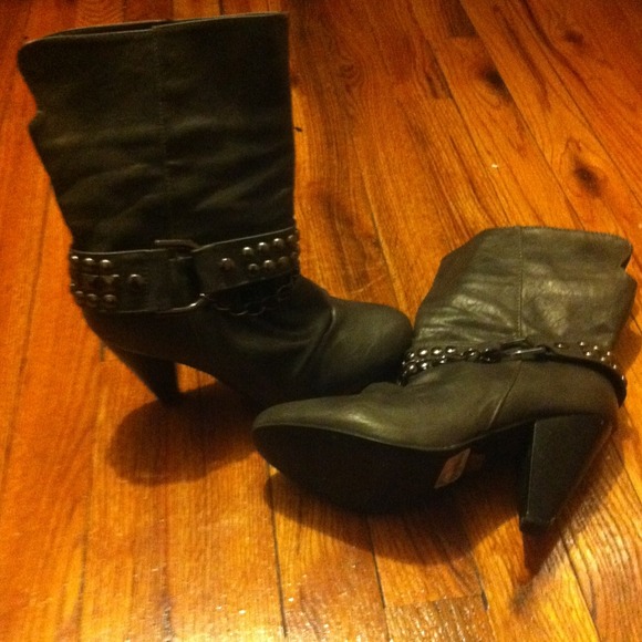 Heel boots