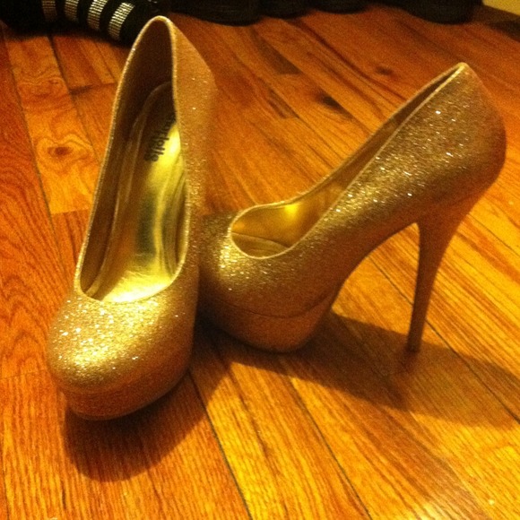 Gold Pumps