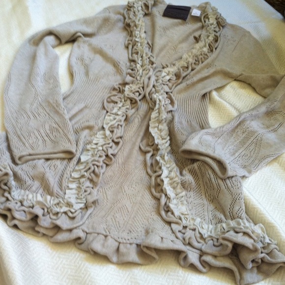 ❎SOLD❎Anthropologie sweater grayish tan - Picture 3 of 4