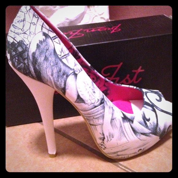 Iron Fist gated soul peep toe heel