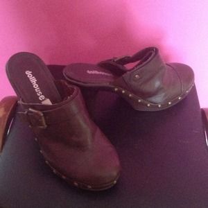 ***RESERVED***Brown clogs
