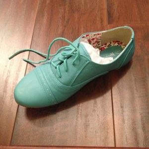 Mint Oxford sizes 6-11