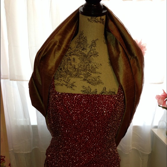 Stunning Gown - Picture 2 of 4