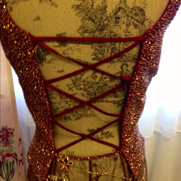 Stunning Gown - Picture 4 of 4