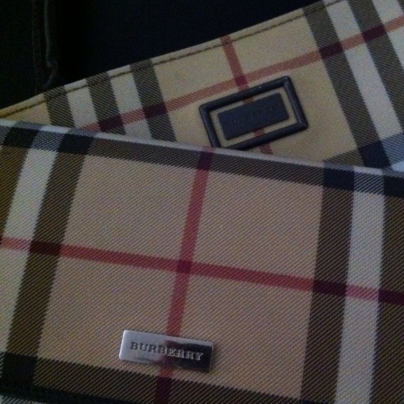Sold!!Burberry purse- additional pictures - Picture 1 of 4
