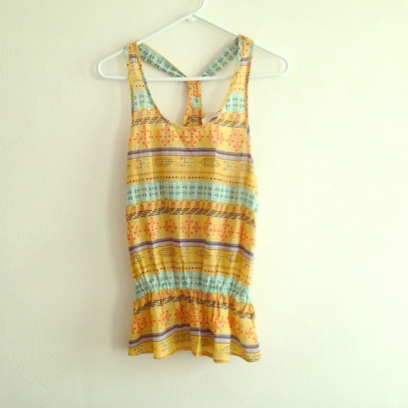 ❌❌Sold in bundle-NWOT Tribal print top