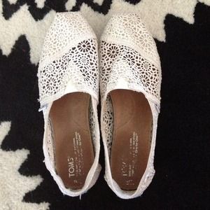 TOMS crochet classics