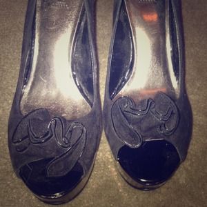 Black 5" bakers heel. Worn once. Beautiful heels!
