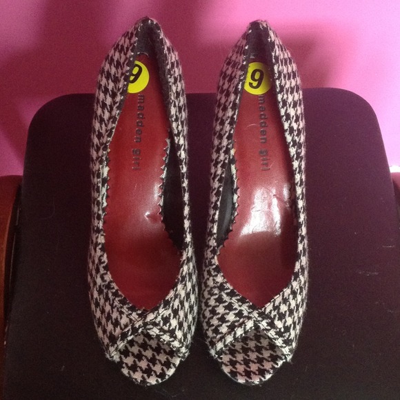 ***REDUCED***Houndstooth heels - Picture 2 of 2