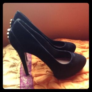 Vince Camuto black suede studded pumps!!