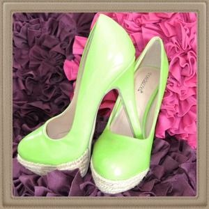 Hot Green Patent & Woven Platform Pumps