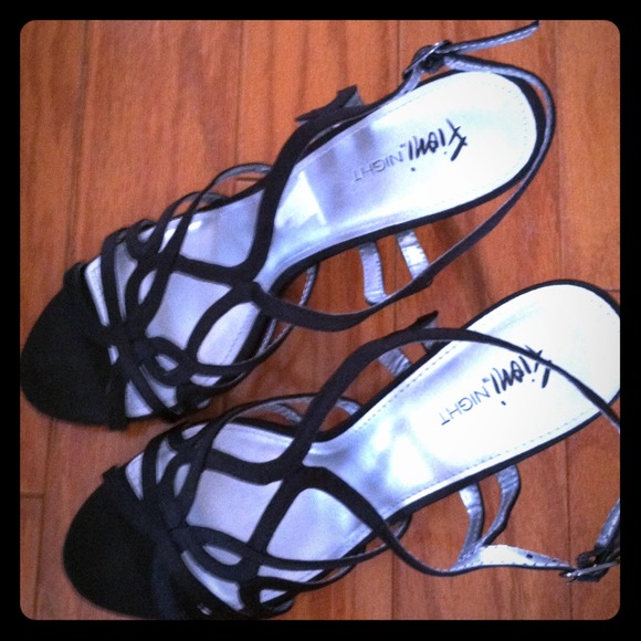 Fancy black heels... Size 8