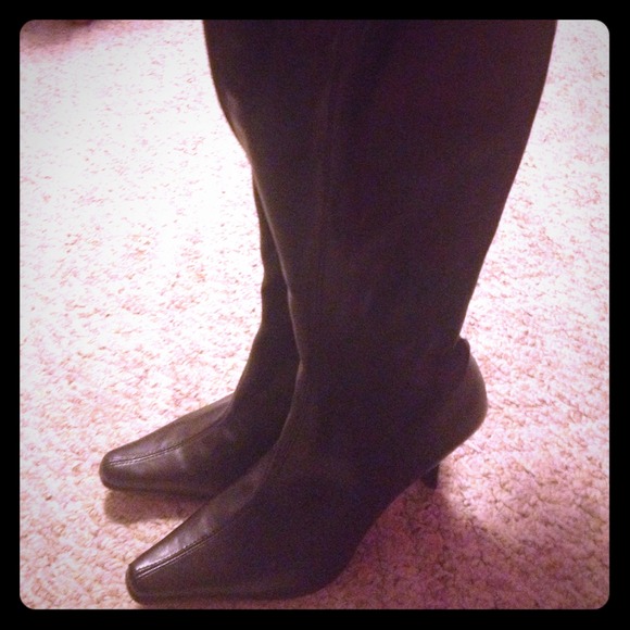 Never worn size 7 Steven Madden Boots