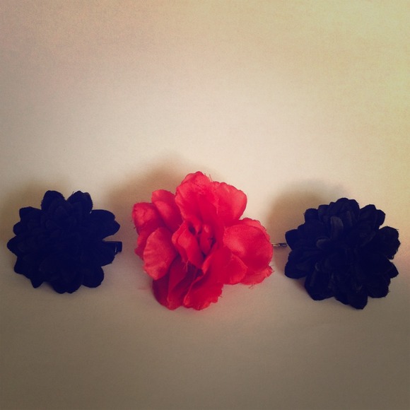 3 flower hair clip set